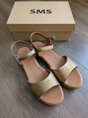 Paire de chaussures de marque SMS