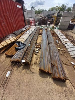 several steel rods are stacked on top of each other in a warehouse