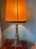 Paire de lampes en alliage avec leurs abats-jour. (photo 5)