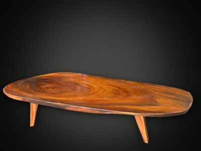 Table tasse tripode en bois massif, à plateau de forme libre…