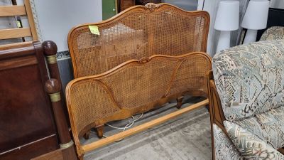 1 lit canné de style Louis XV (140 x 190 cm)