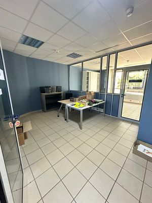 an image of a room with a ping pong table in it