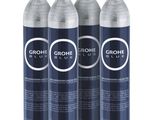 trois bouteilles d'eau « Croché Blue » sur fond blanc