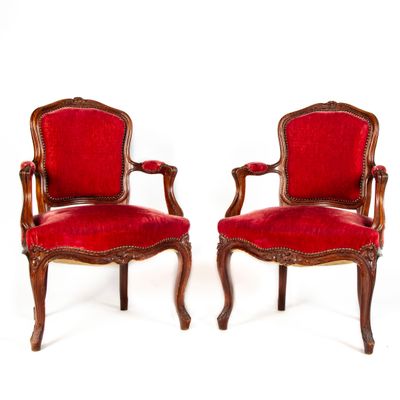 Paire de fauteuils cabriolet, la ceinture et dossier en bois…