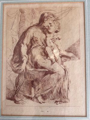 un vieux dessin représentant une femme tenant un enfant sur ses genoux