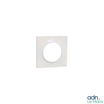 une image représentant un luminaire carré blanc