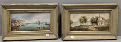 une paire de peintures à l'huile représentant des bateaux sur une rivière, avec un village en arrière-plan