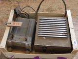 une boîte contenant une sorte de machine