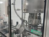 une photo d'une machine dans une usine où se trouvent de nombreuses machines