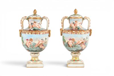 paire de vases anciens ornés de chérensils et de chérensils peints