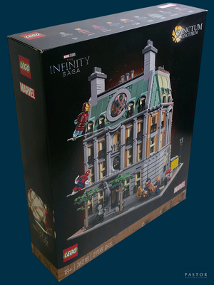 une boîte contenant un bâtiment construit avec des Lego