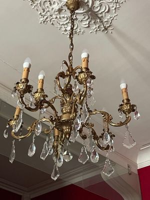 a chandelier that is hanging from the ceiling
