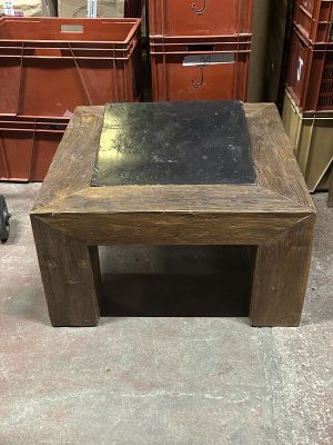 Table basse, le plateau centré d'une importante pierre. - Photo 1