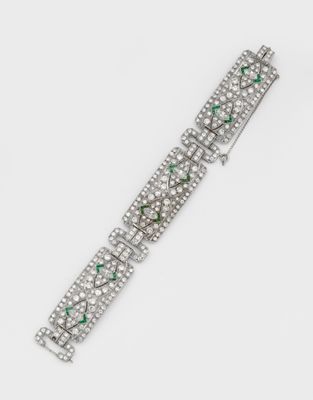 un bracelet en diamants et émeraudes, signé Cartier