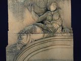 statue d'une femme allongée sur un rebord, avec un oiseau posé sur son épaule