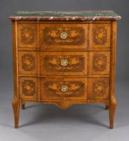 Commode sauteuse à léger ressaut central en bois de placage …