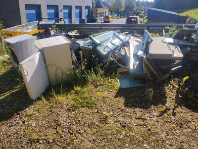 a lot of junk on the ground in front of a building