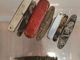 many different types of knives on display in a glass case