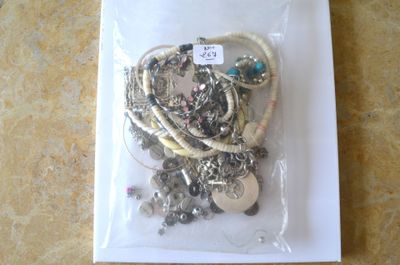 Un lot de bijoux fantaisies, à rechercher