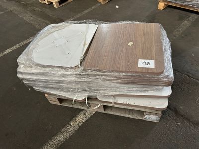 Lot de 22 plateaux de tables 55x60 sans pieds, en l'état