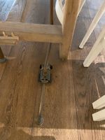Longue table de ferme en bois brut, les quatre pieds réunis … (photo 6)