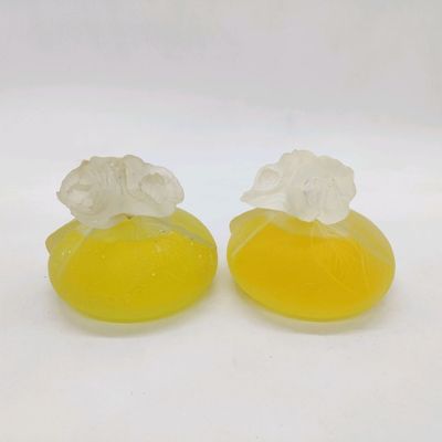 KENZO. Réunion de deux flacons factices "Parfum d'été" en ve…