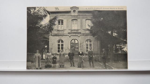 Sous-Parsat Mairie et Écoles. TBE.