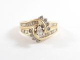 une image d'une bague en diamant et en or sur fond blanc