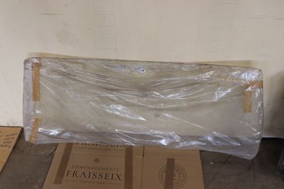 un matelas posé à même le sol dans une pièce