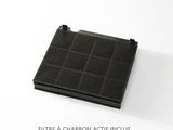 On voit le couvercle d'un ordinateur portable avec la mention « filtre à charbon actif inclus »