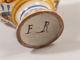 a close up of a vase with the word e r on it