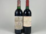 deux bouteilles de vin posées l'une à côté de l'autre sur une table