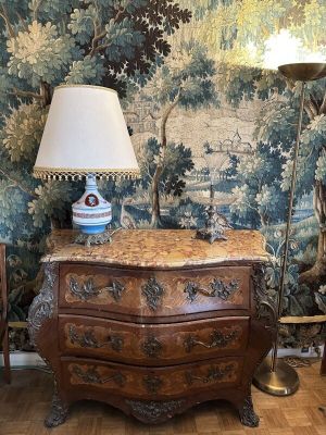 Commode en bois de placage de style Louis XV