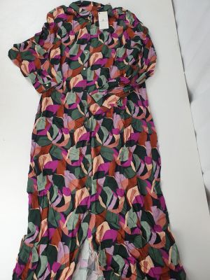 une image représentant une robe confectionnée à partir d'un morceau de tissu