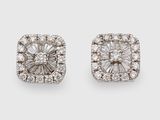 une paire de boucles d'oreilles en diamant sur fond blanc