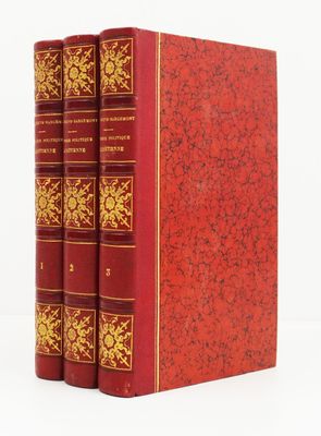 deux livres rouges posés l'un sur l'autre sur une surface blanche
