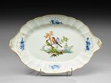 l'image d'une assiette sur laquelle figurent un oiseau et des fleurs