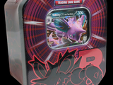une boîte en fer blanc contenant un jeu de cartes à collectionner Pokémon
