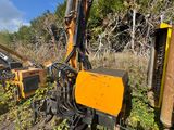 une machine qui se trouve sur le bord de la route