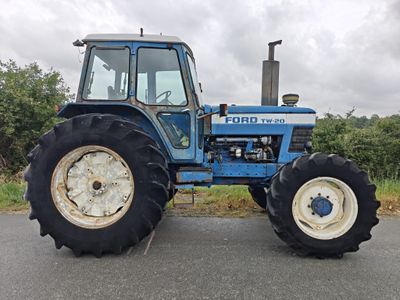 Ford TW20 - 1981 - 6174 heures - 2 distributeurs double effe…