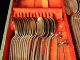 many spoons and spoon spoons in a red box