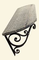 Étagère d'applique de section demi-lune en fer forgé à décor… (photo 2)