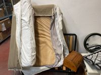 Ensemble, comprenant table de massage en skaï blanc, canapé,… (photo 4)