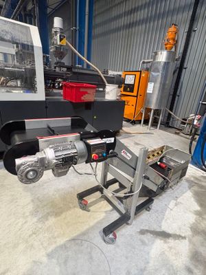 une machine qui se trouve dans un bâtiment