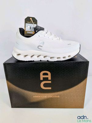 Les chaussures New Balance sont dans le colis et prêtes à être expédiées