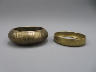 Deux bracelets en cuivre.