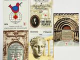 plusieurs cartes sur lesquelles figurent une femme et un oiseau