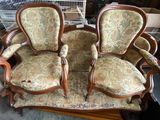two chairs that are sitting next to each other