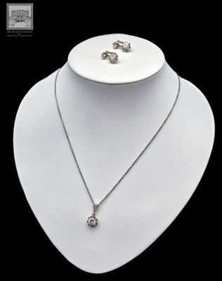 Demi parure comprenant un collier en or gris 18K 750/°°° poi…