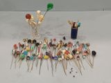 tout un tas de punaises posées sur une table